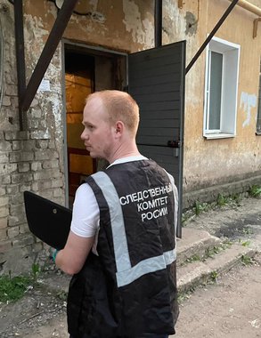 В заброшенном доме Кирова нашли мужчину с ножевым ранением в спину